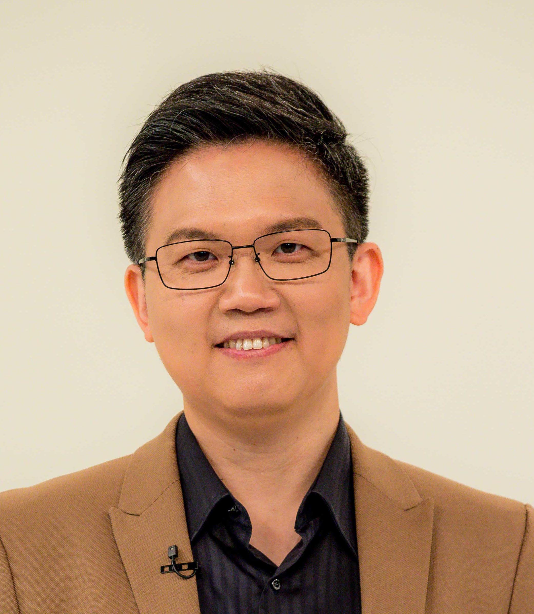 施以諾