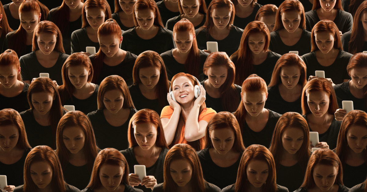 別只用人眼光來定義自己